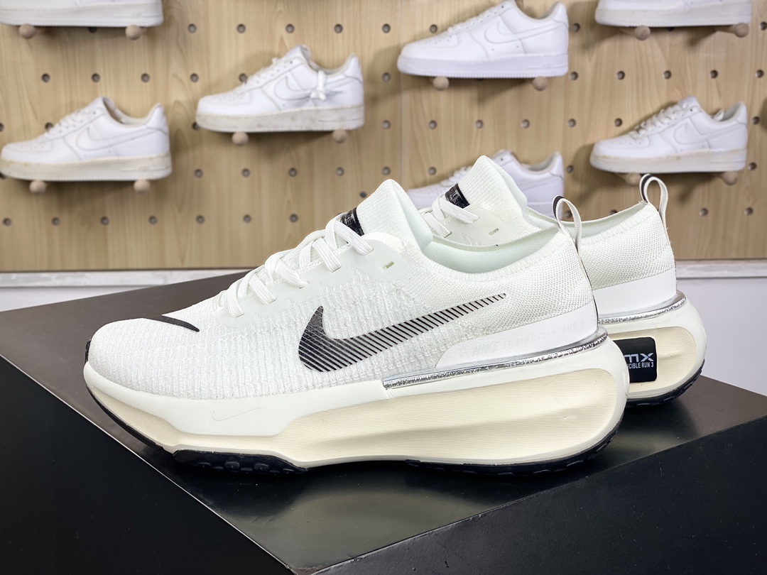 200 耐克Nike ZoomX Invincible Run Flyknit 3"White Black Sliver"慢跑鞋“针织白黑银”DR2660-102