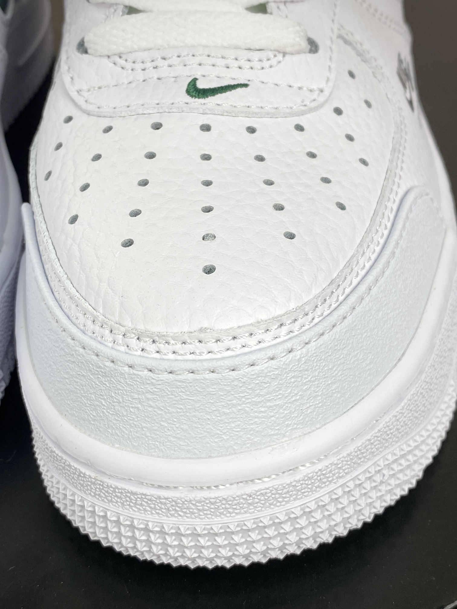 200 Nike Air Force 1 ′07 Low Premium"Cut Out/White/Jasper"空军一号板鞋“皮革白3M墨绿镂空钩子”CV3039-116