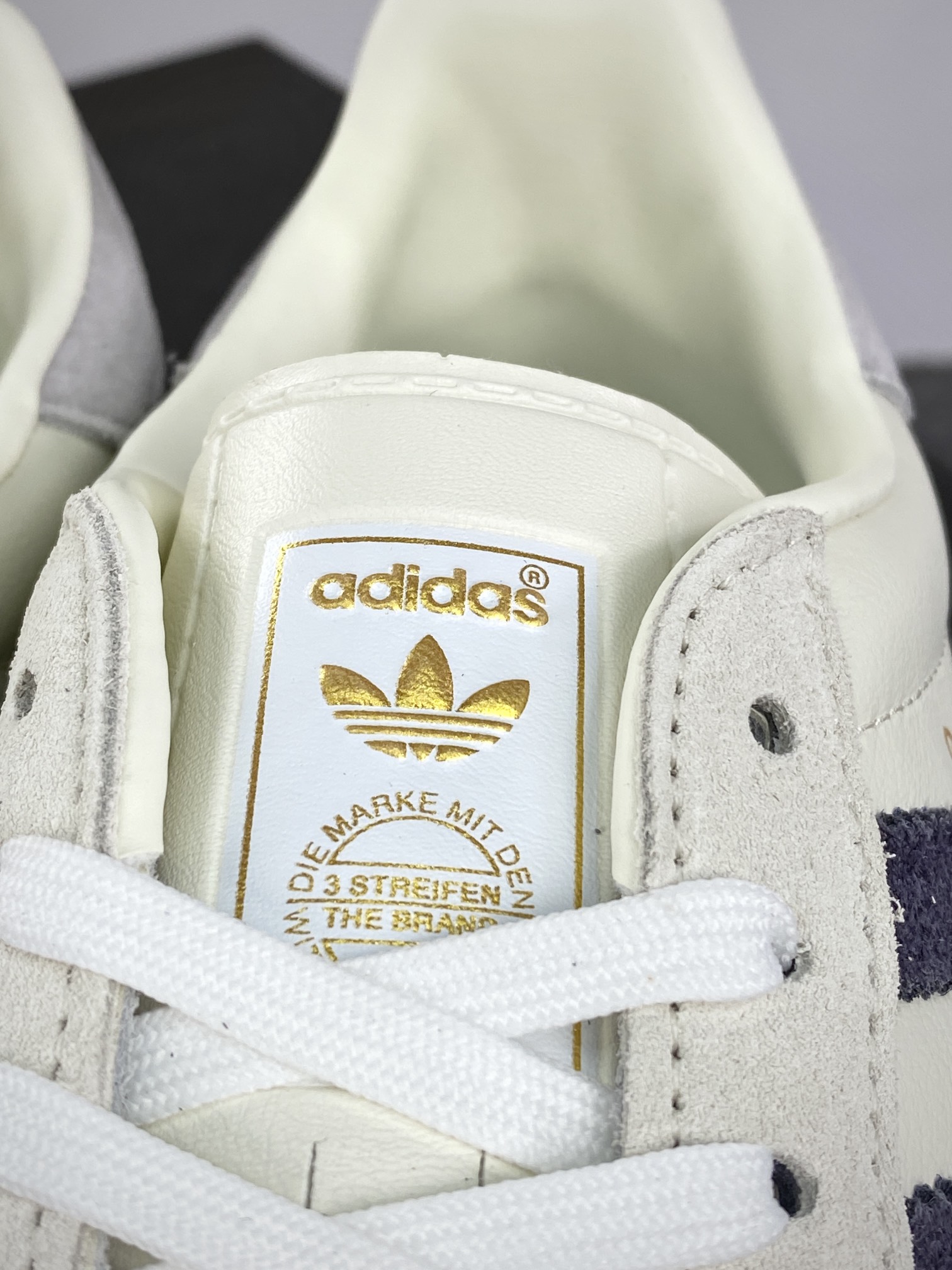 160 Emmi x Adidas Gazelle Indoor Trainers 羚羊内训系列低帮板鞋“联名燕麦米白藏蓝焦糖底”IH8548