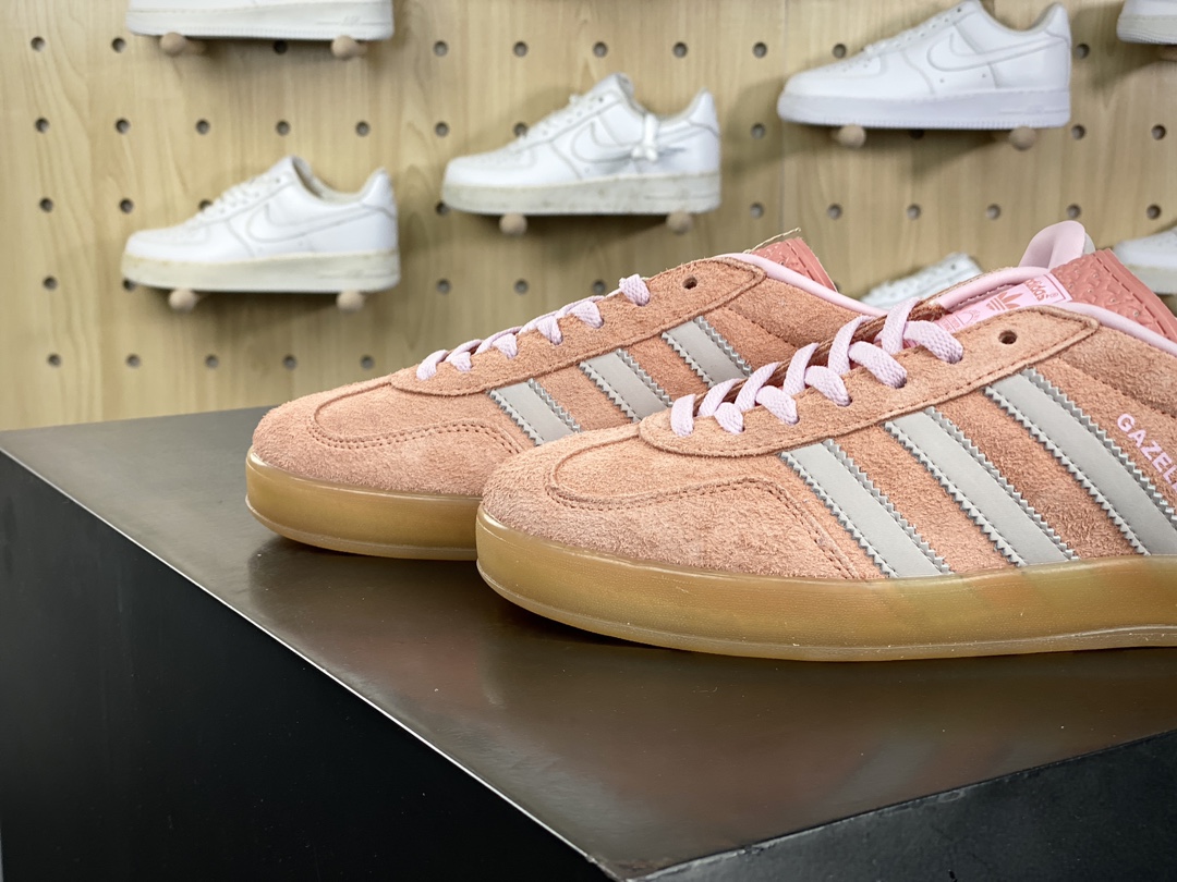 160 Adidas Gazelle Indoor Trainers 羚羊内训系列低帮板鞋“翻毛肉橘粉浅灰生胶底”IE2946