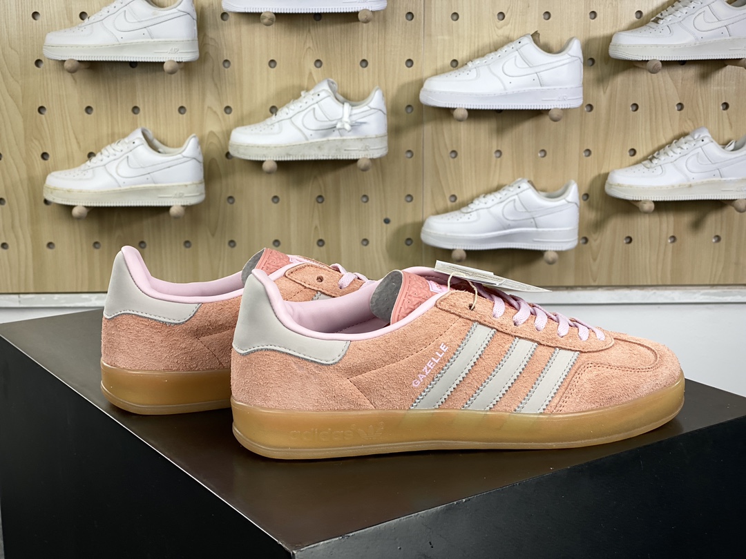 160 Adidas Gazelle Indoor Trainers 羚羊内训系列低帮板鞋“翻毛肉橘粉浅灰生胶底”IE2946