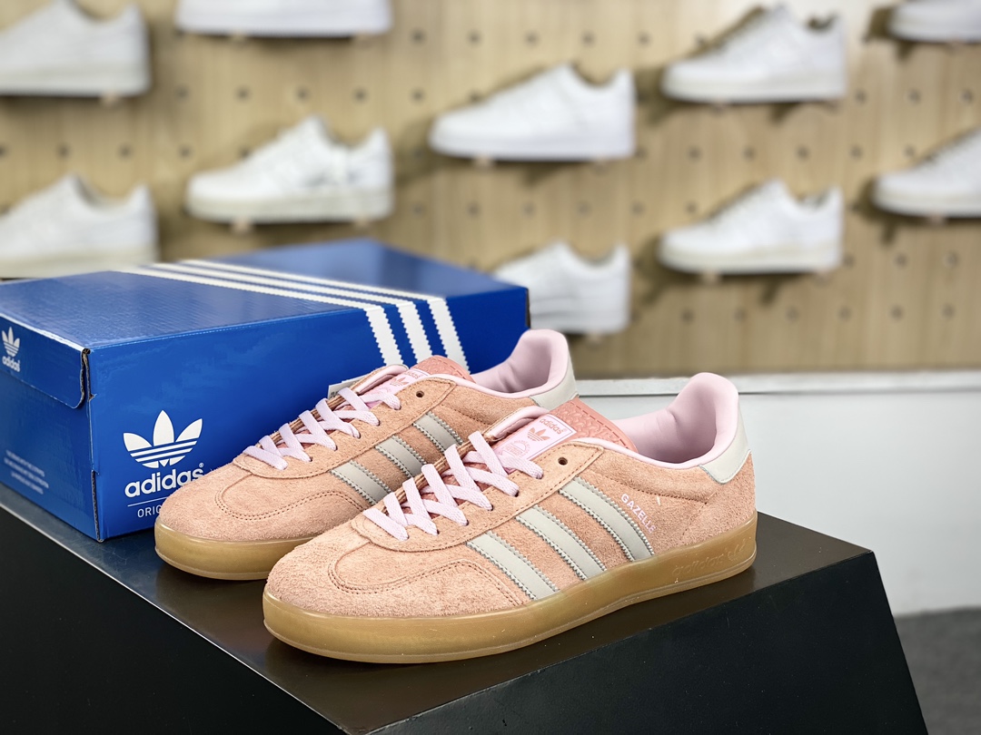 160 Adidas Gazelle Indoor Trainers 羚羊内训系列低帮板鞋“翻毛肉橘粉浅灰生胶底”IE2946