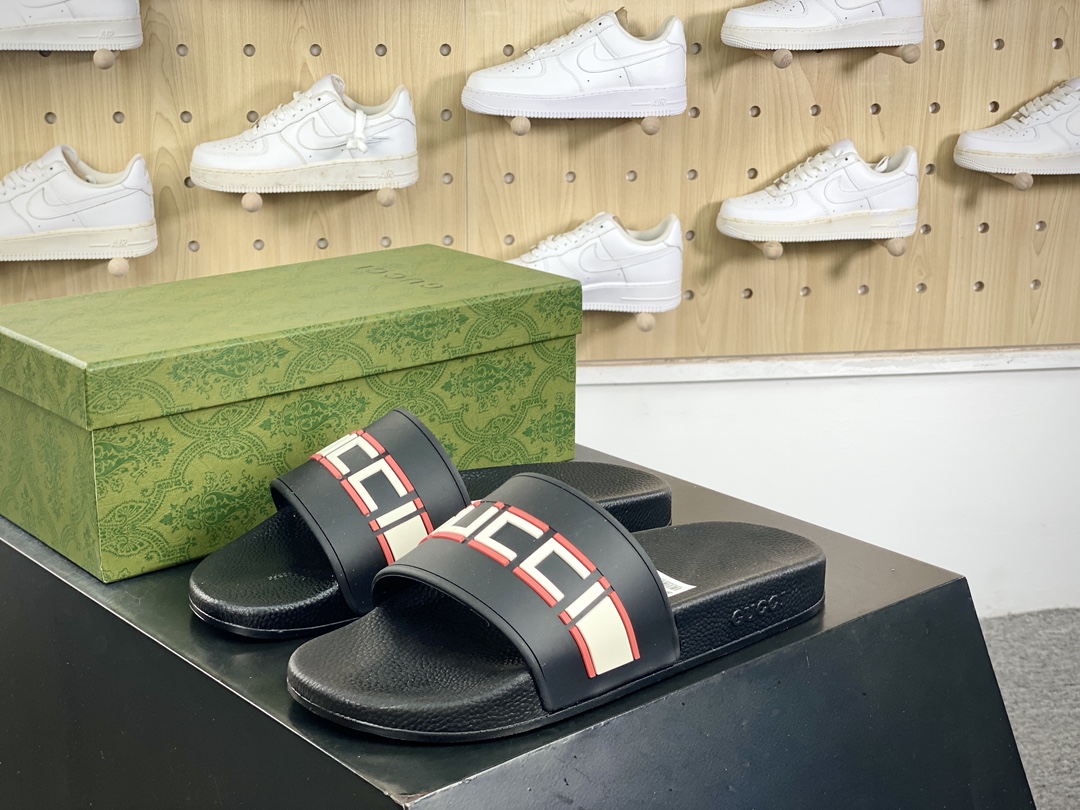 120 古驰Gucci Rubber Slide Sandal 夏季时装周街拍穿搭潮流沙滩凉拖鞋