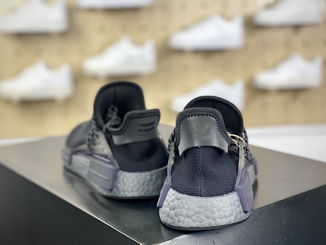 280 菲董联名BBC x Pharrell Williams x adidas Originals NMD Hu Trail NERD人类系列休闲慢跑鞋“黑武士”GX2487