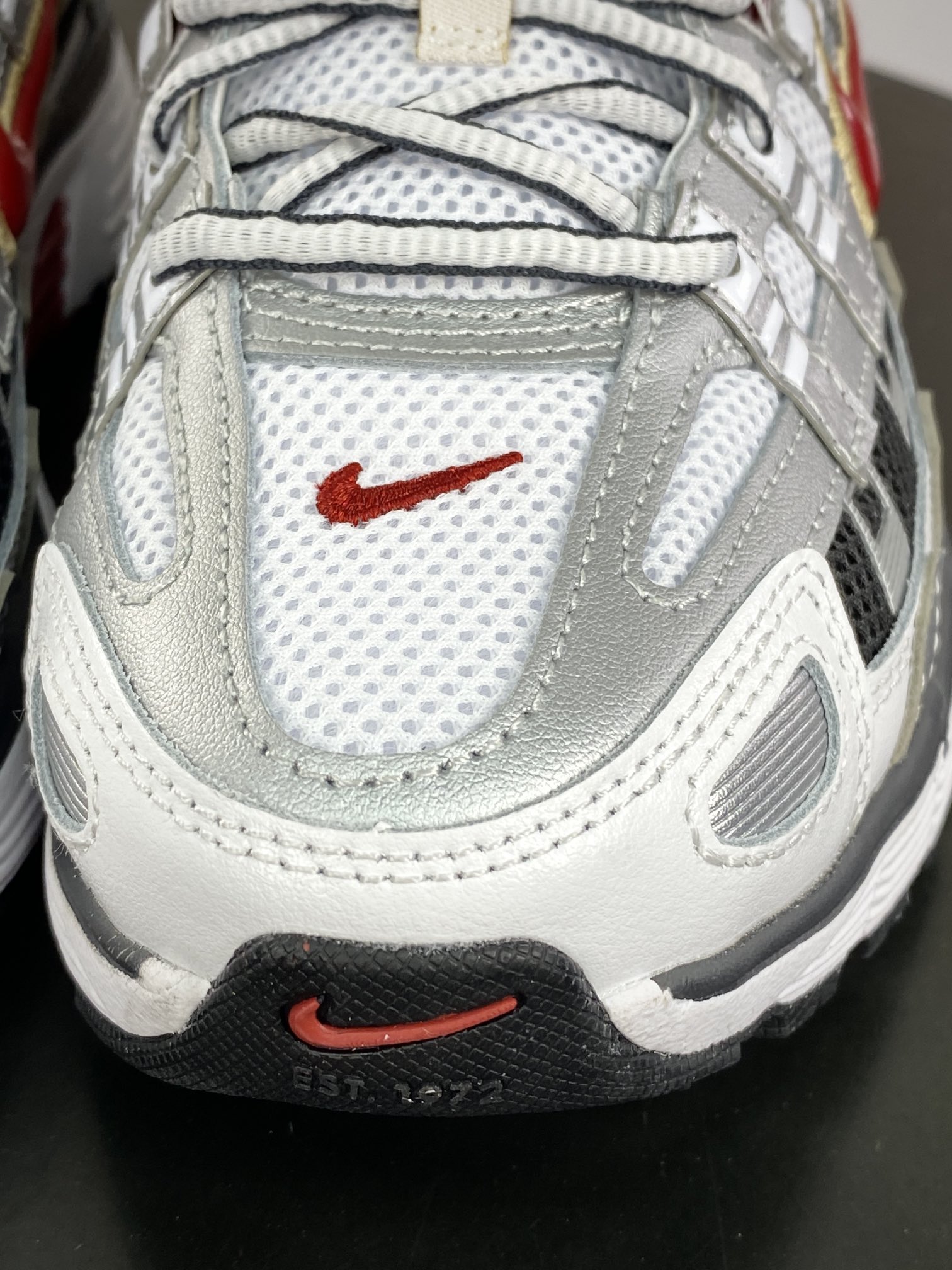 220 耐克Nike P-6000"White/Grey/Red"系列低帮复古老爹慢跑鞋“子弹银白黑鲜红”BV1021-101