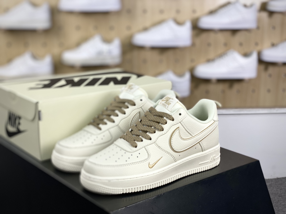 240 耐克Nike Air Force 1’07 Low”Beige/Black/Mini Swoosh”空军一号板鞋“米白金叠钩小钩满天星”MJ0319-027