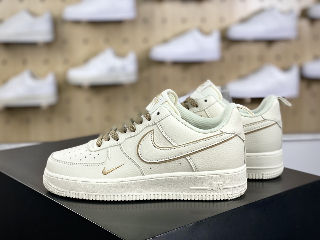 240 耐克Nike Air Force 1'07 Low"Beige/Black/Mini Swoosh"空军一号板鞋“米白金叠钩小钩满天星”MJ0319-027