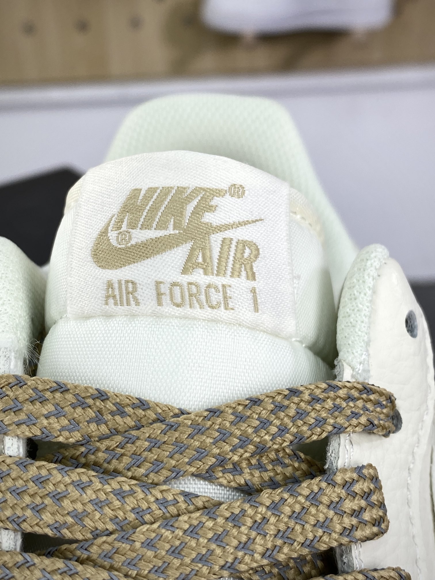 240 耐克Nike Air Force 1'07 Low"Beige/Black/Mini Swoosh"空军一号板鞋“米白金叠钩小钩满天星”MJ0319-027