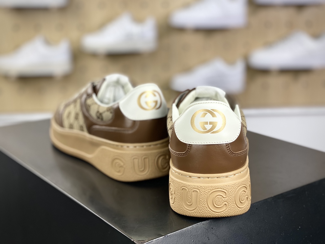 380 古驰/GUCCI Embossed Platform With Chunky Sneaker 厚底系列低帮小白板鞋“皮革棕乌木灰GG印花”669582 UPGB0 4273