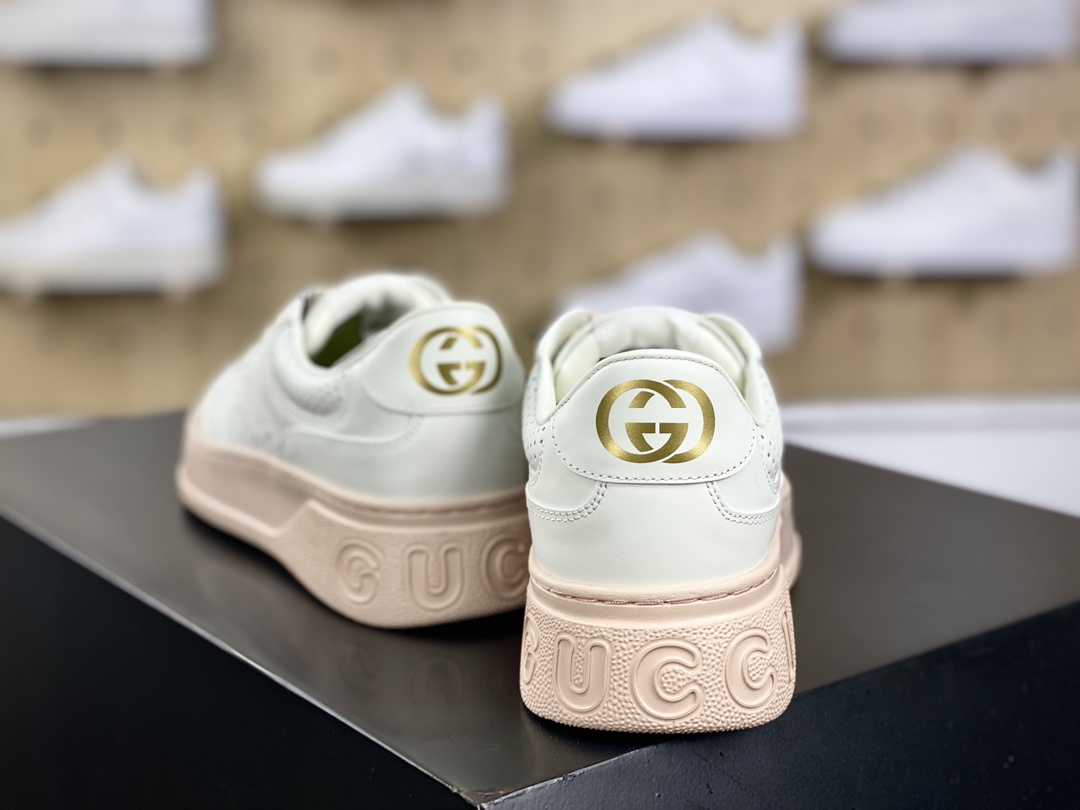 380 古驰/GUCCI Embossed Platform With Chunky Sneaker 厚底系列低帮板鞋“皮革粉白GG印花”669582 UPGB0 4273