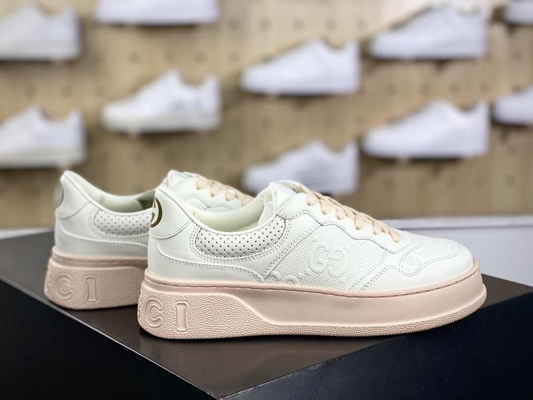 380 古驰/GUCCI Embossed Platform With Chunky Sneaker 厚底系列低帮板鞋“皮革粉白GG印花”669582 UPGB0 4273