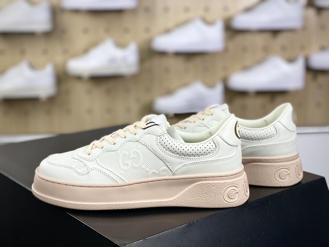 380 古驰/GUCCI Embossed Platform With Chunky Sneaker 厚底系列低帮板鞋“皮革粉白GG印花”669582 UPGB0 4273