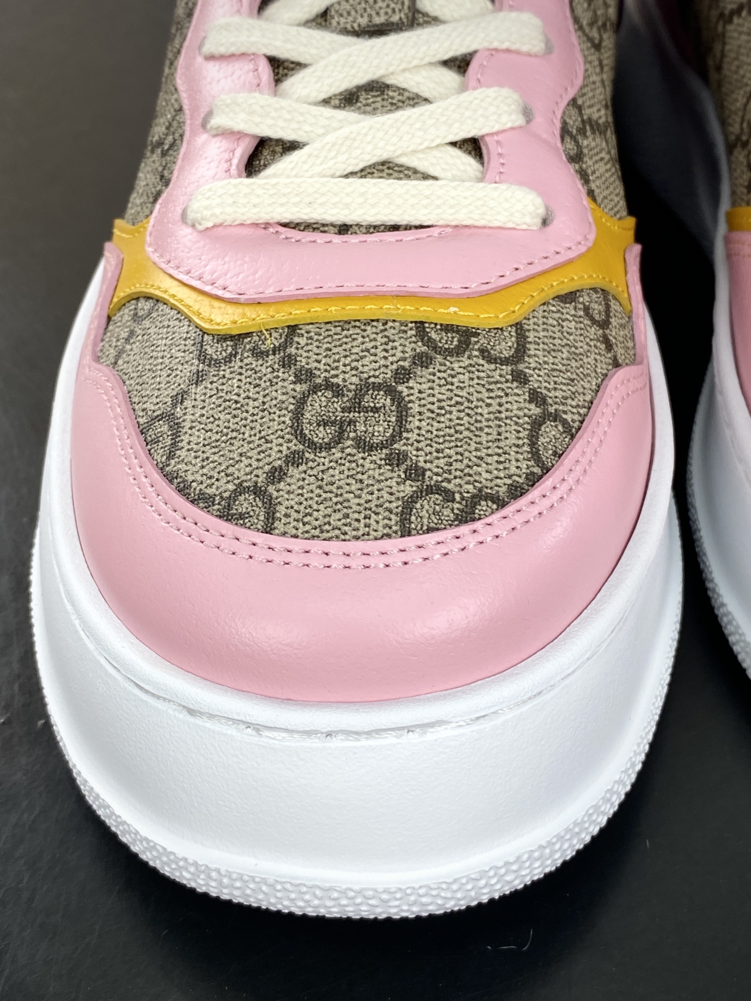 380 古驰/GUCCI Embossed Platform With Chunky Sneaker 厚底系列低帮板鞋“皮革棕乌木灰GG印花”669582 UPGB0 4273