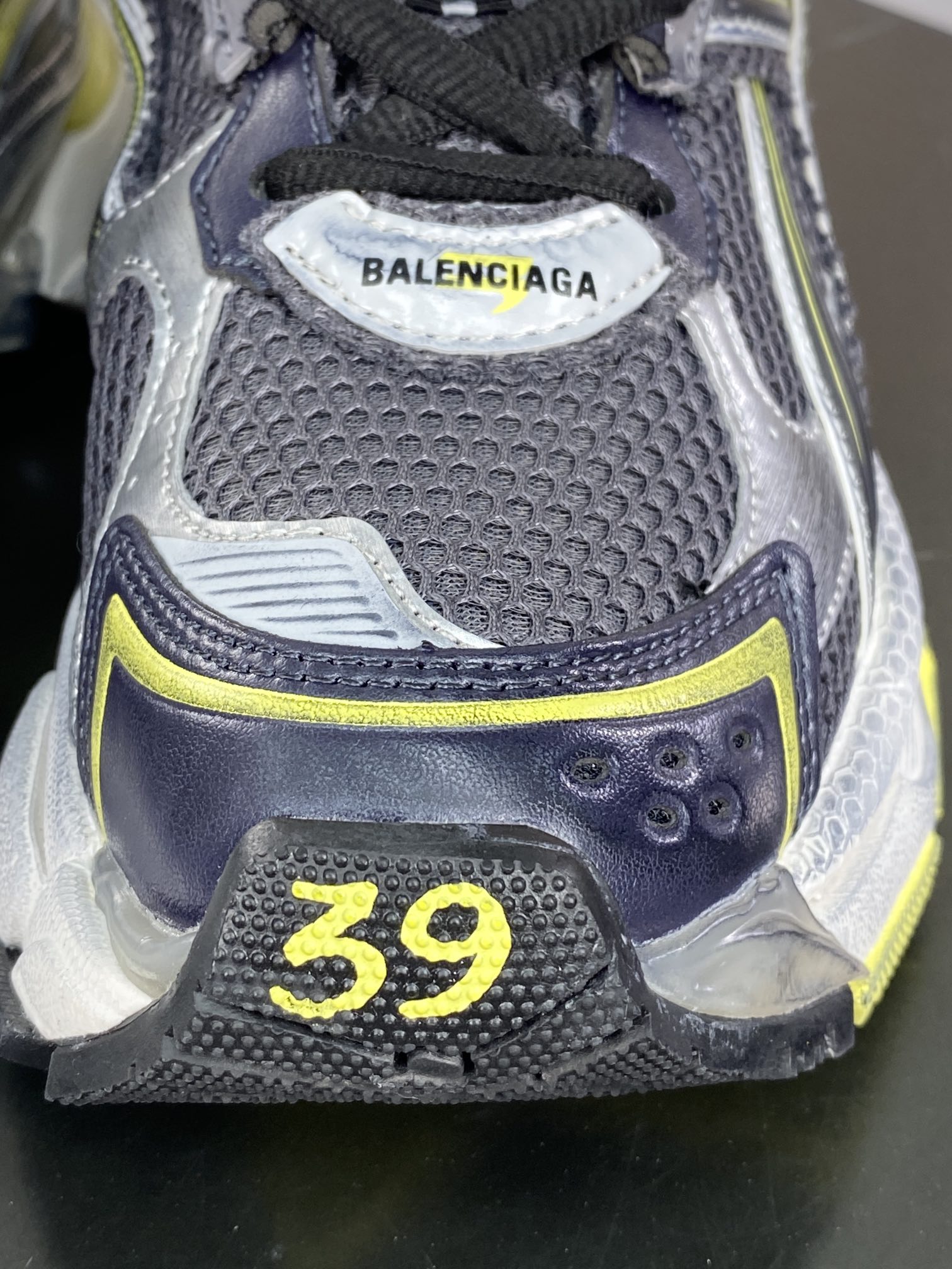 480 巴黎世家BALENCIAGA Runner Sneaker”Dark Grey/Black/Yellow”2.0慢跑鞋“2.0解构破坏深灰黑浅黄”772774 W3RMU 1279