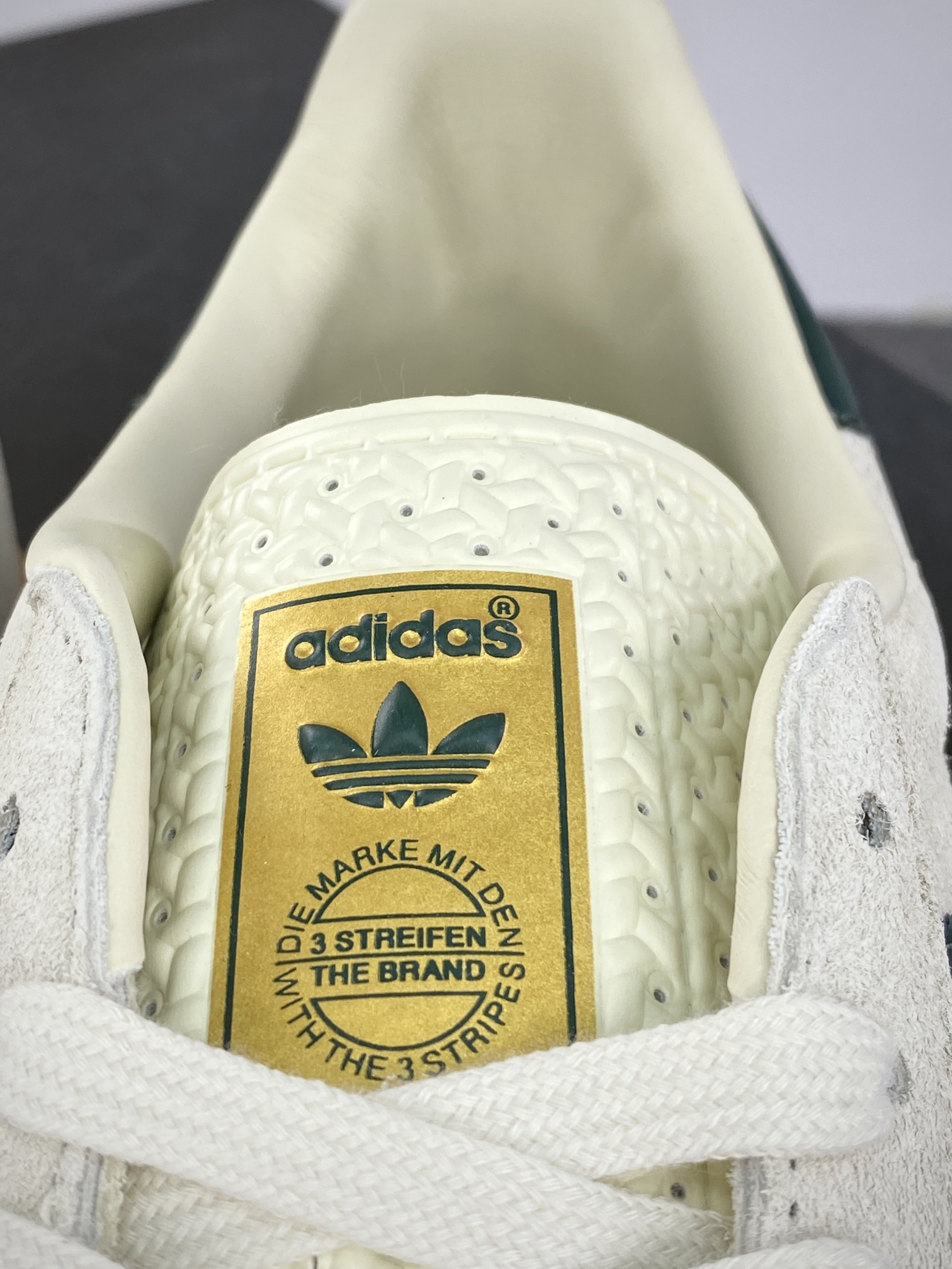 160 阿迪达斯Adidas Gazelle Indoor Trainers 羚羊内训系列低帮板鞋“麂皮奶油燕麦色暗绿焦糖底”IH7502