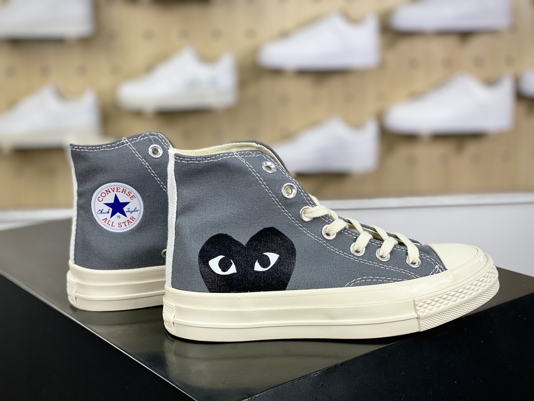 120 COMME des GARONS PLAY x Converse Chuck Taylor All Star 1970s High”CDG”复古板鞋“帆布米灰大桃心”