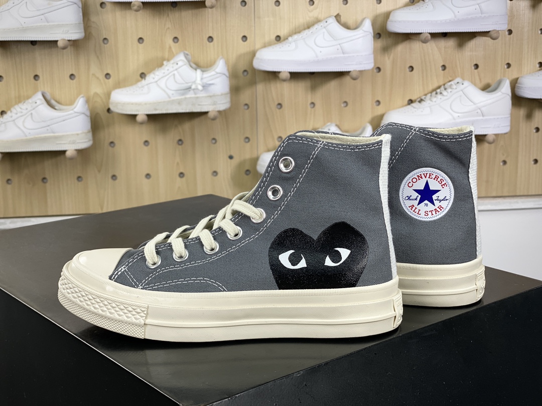 120 COMME des GARONS PLAY x Converse Chuck Taylor All Star 1970s High”CDG”复古板鞋“帆布米灰大桃心”