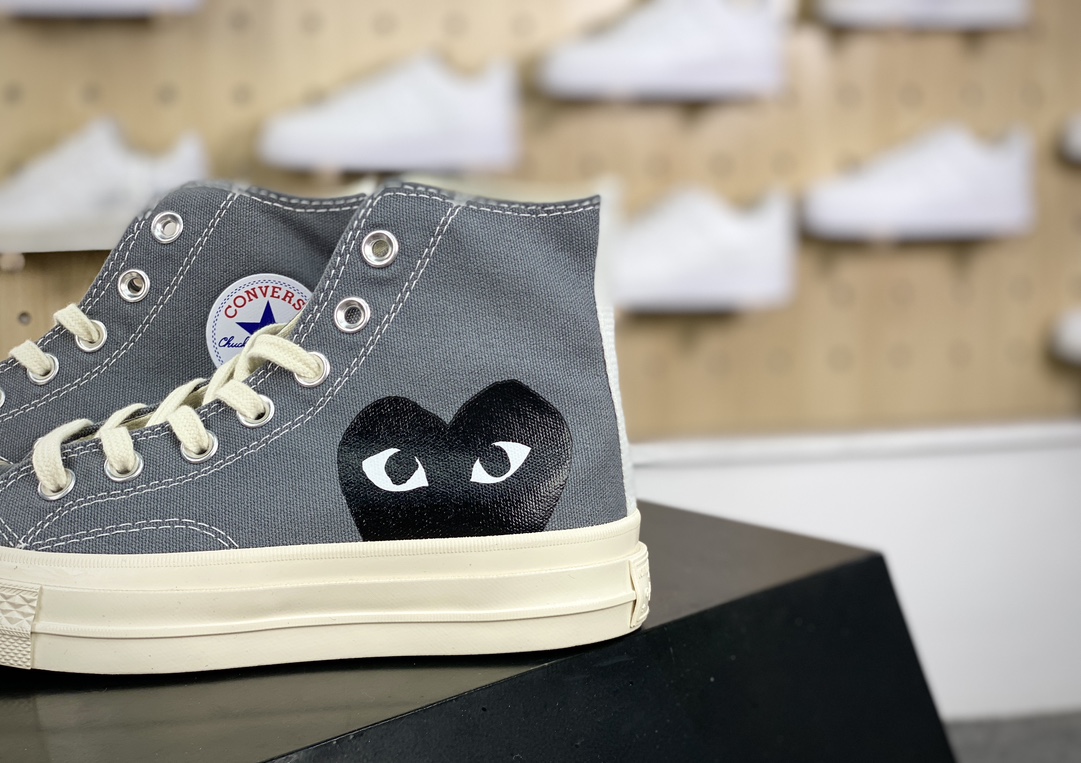 120 COMME des GARONS PLAY x Converse Chuck Taylor All Star 1970s High”CDG”复古板鞋“帆布米灰大桃心”