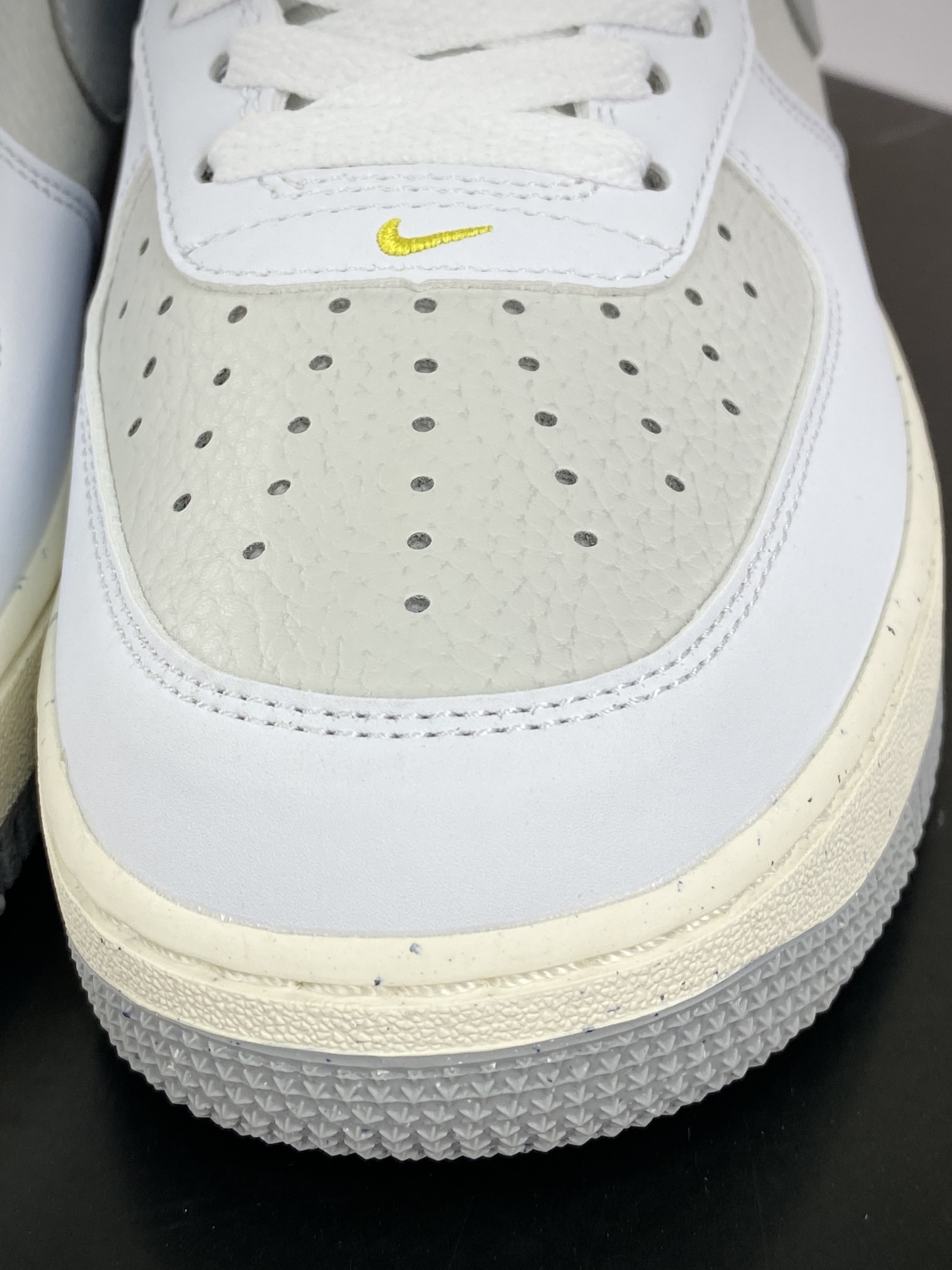 200 耐克Nike Air Force 1'07”40th Anniversary/White Grey”空军一号板鞋“白灰灰钩”FZ4620-100