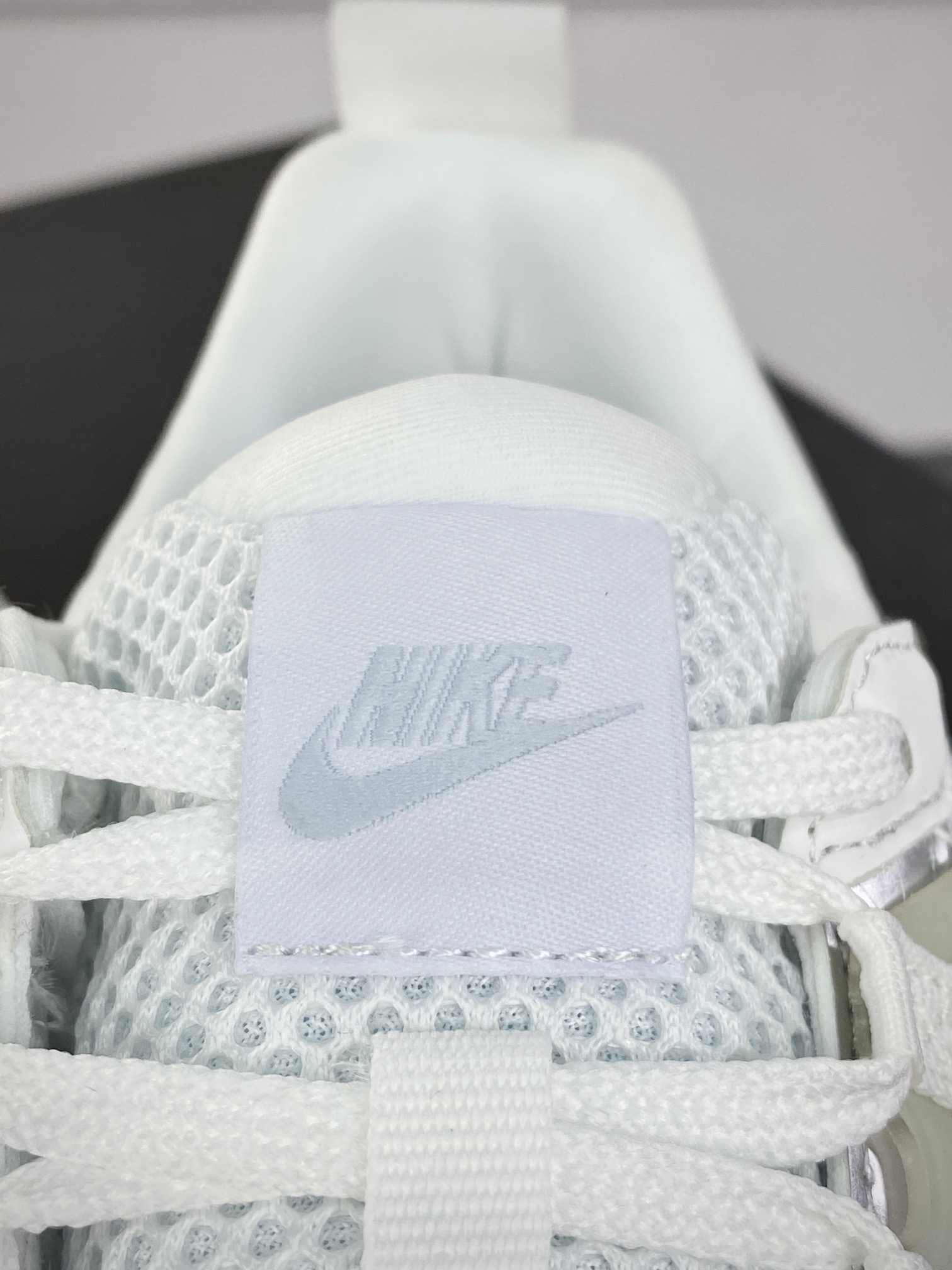 220 耐克Nike Wmns V2K Runtekk Low”Metallic Silver”复古慢跑鞋“金属银白”FD0736-104