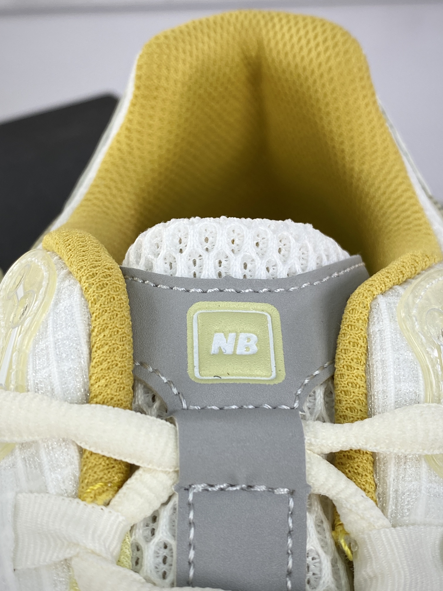 240 新百伦New Balance M1906U系列低帮复古慢跑鞋“奶白黄”M1906NLY