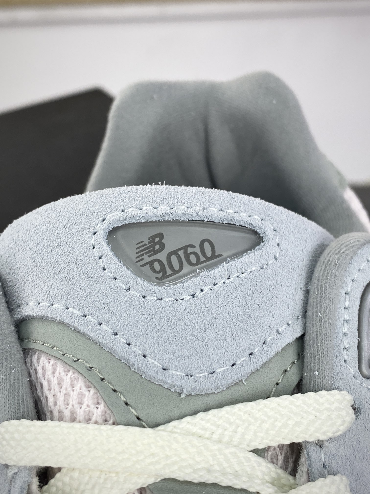 240 新百伦New Balance 9060”Pink/Grey”系列复古百搭跑步鞋“浅粉灰银”U9060SFB