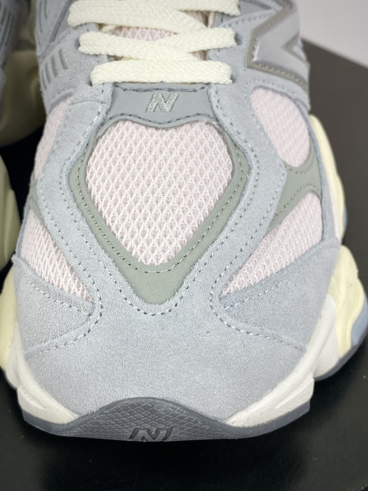 240 新百伦New Balance 9060”Pink/Grey”系列复古百搭跑步鞋“浅粉灰银”U9060SFB