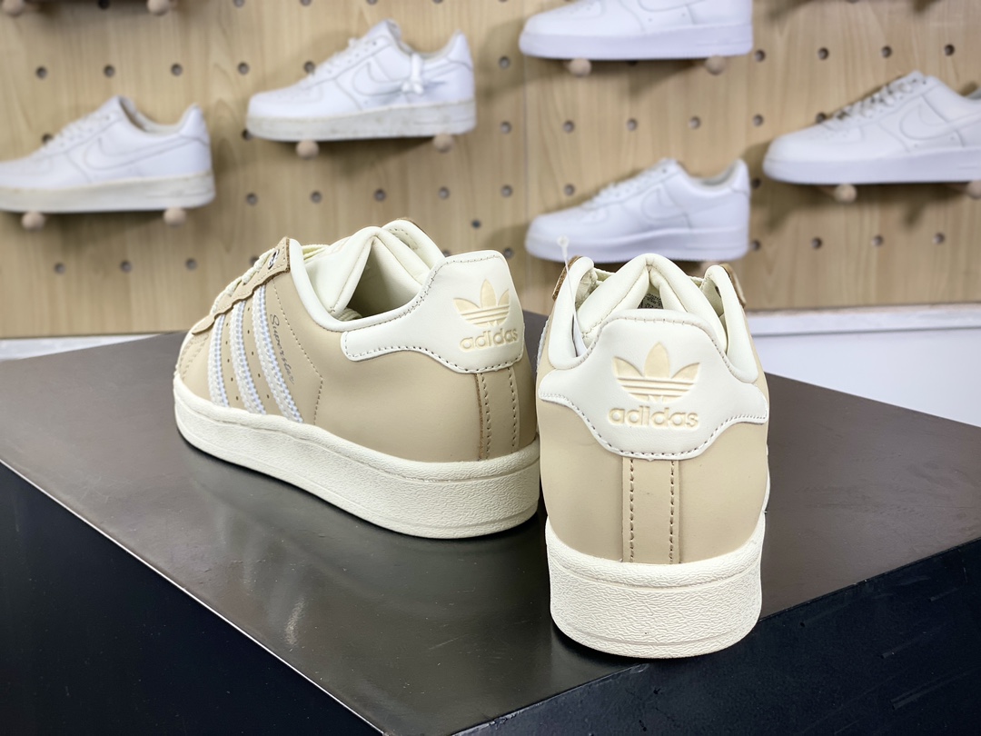 220 三叶草Adidas Originals Superstar”Sand Strata/Cloud White”经典板鞋“皮革浅黄奶白”IE3039