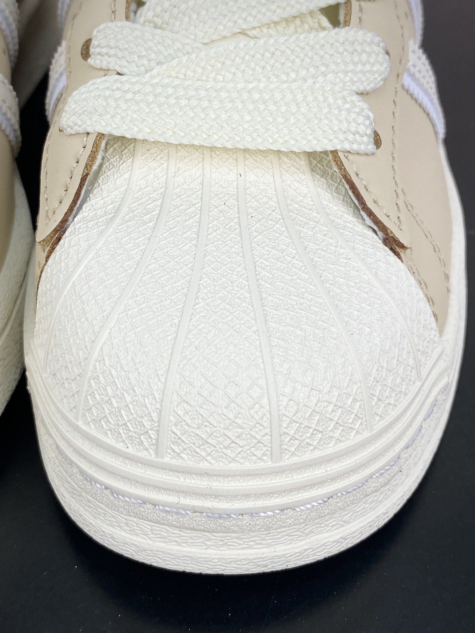 220 三叶草Adidas Originals Superstar”Sand Strata/Cloud White”经典板鞋“皮革浅黄奶白”IE3039