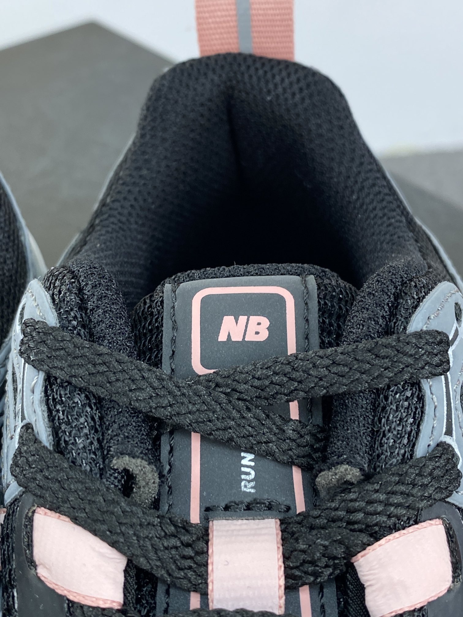 220 NB新百伦New Balance M1906R系列低帮复古老爹慢跑鞋“黑深灰淡粉提环”M1906RHC