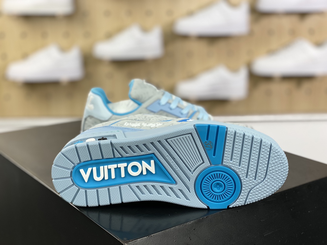 500 LV路易威登Louis Vuitton Trainer Sneaker Low 运动系列低帮板鞋“压纹皮革浅海蓝白溶解LOGO”1ACRYF