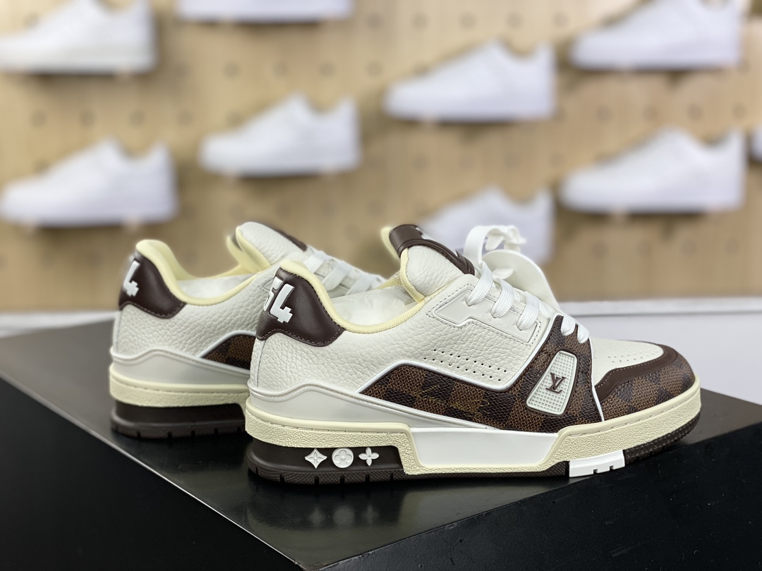 500 Louis Vuitton Trainer Sneaker Low 运动系列低帮板鞋“皮革米白暗棕棋盘格子”1ACV5R