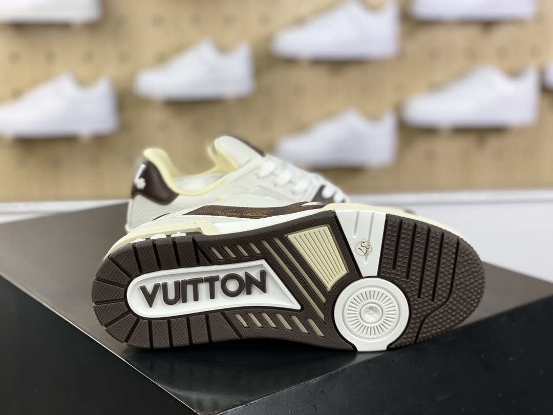 500 Louis Vuitton Trainer Sneaker Low 运动系列低帮板鞋“皮革米白暗棕棋盘格子”1ACV5R