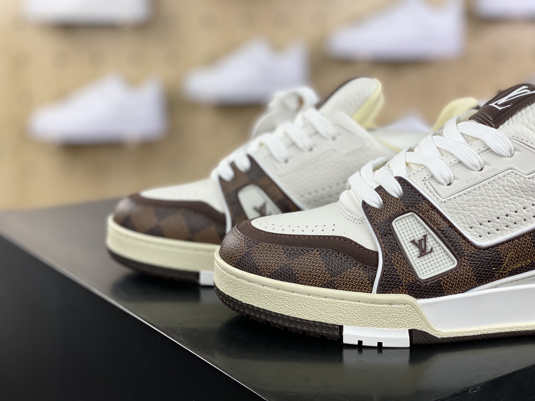 500 Louis Vuitton Trainer Sneaker Low 运动系列低帮板鞋“皮革米白暗棕棋盘格子”1ACV5R