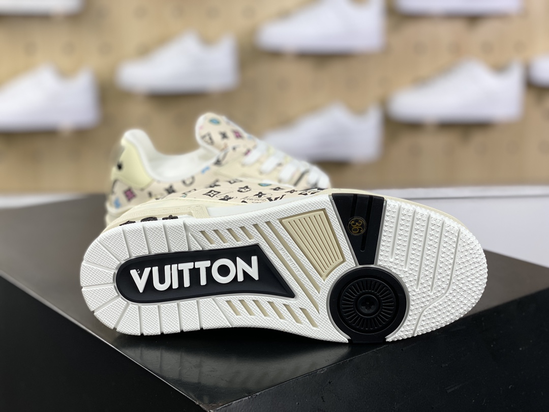 500 Louis Vuitton Trainer Sneaker Low 运动系列低帮复古板鞋“皮革奶米黄彩色LV老花涂鸦”1ACXBF