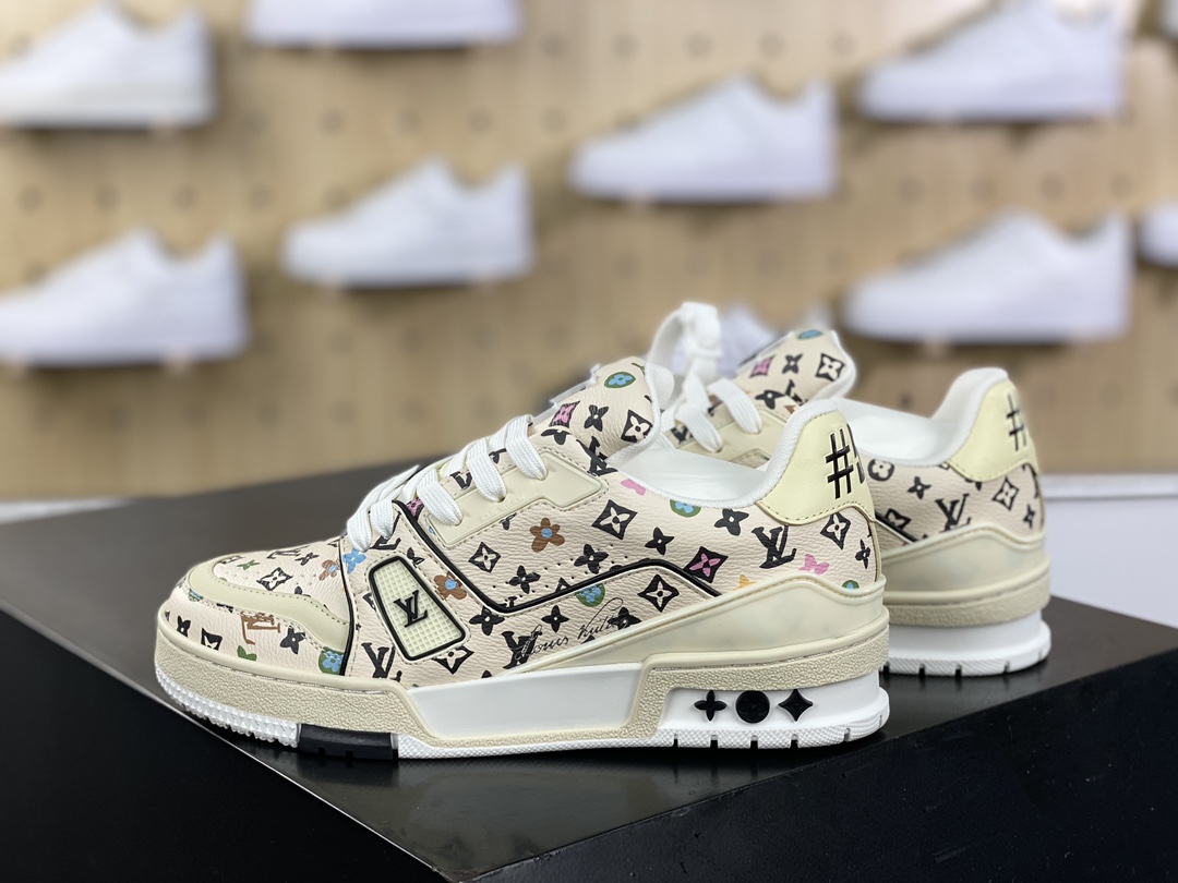 500 Louis Vuitton Trainer Sneaker Low 运动系列低帮复古板鞋“皮革奶米黄彩色LV老花涂鸦”1ACXBF