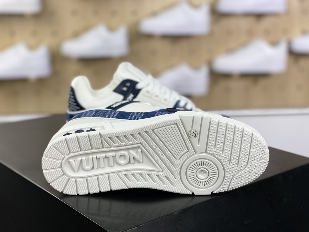 500 Louis Vuitton Trainer Sneaker Low 运动系列低帮复古板鞋“米白牛仔蓝棋盘格子”1ACPRX