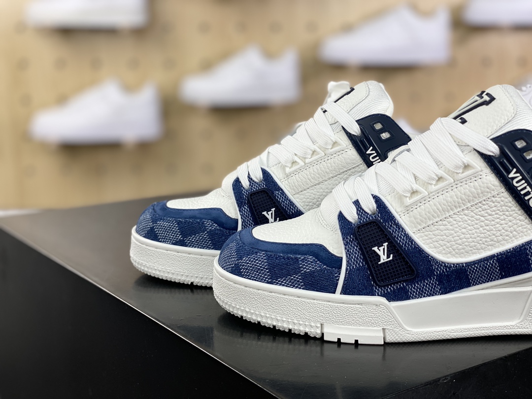 500 Louis Vuitton Trainer Sneaker Low 运动系列低帮复古板鞋“米白牛仔蓝棋盘格子”1ACPRX