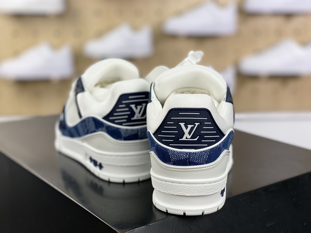 500 Louis Vuitton Trainer Sneaker Low 运动系列低帮复古板鞋“米白牛仔蓝棋盘格子”1ACPRX