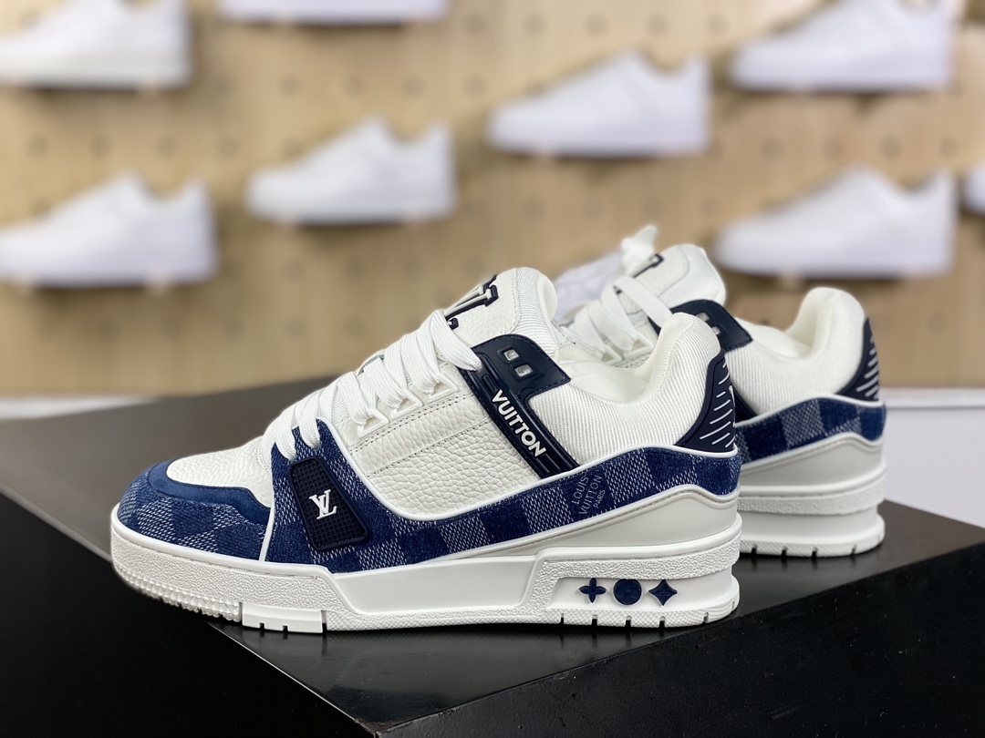 500 Louis Vuitton Trainer Sneaker Low 运动系列低帮复古板鞋“米白牛仔蓝棋盘格子”1ACPRX