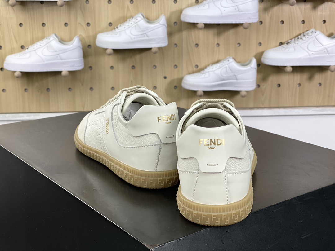 420 芬迪Fendi Flair Leather Sneaker Low 弗莱尔系列低帮板鞋“皮革米白金生胶”8E8503ARI4F1OH9