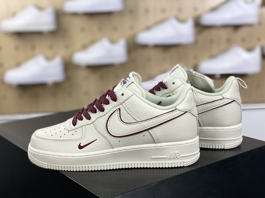 240 耐克Nike Air Force 1'07 Low"Beige/Vine Red/Mini Swoosh"空军一号板鞋“米白酒红叠钩小钩满天星”MJ0319-025