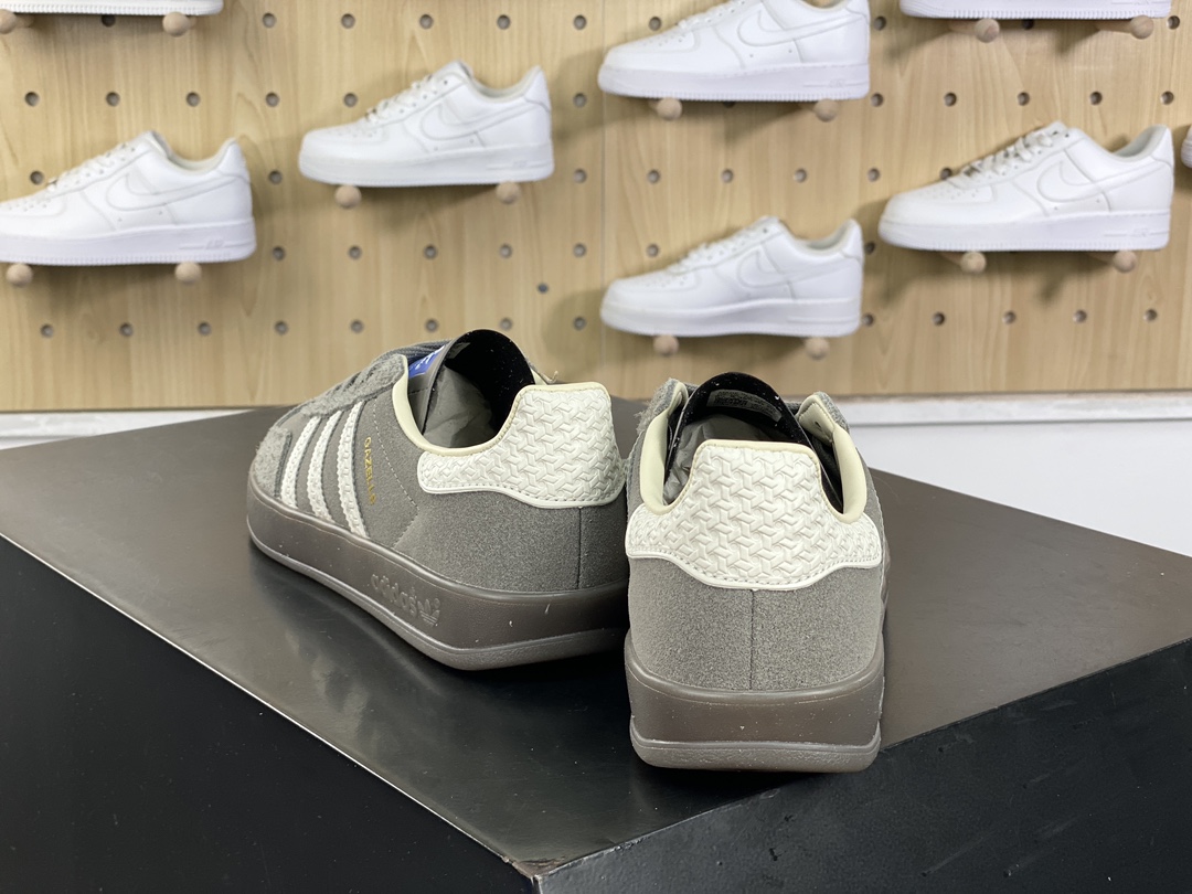 140 阿迪达斯Adidas Gazelle Indoor Trainers 羚羊内训系列低帮板鞋“翻毛铁灰白生胶底”IF1807