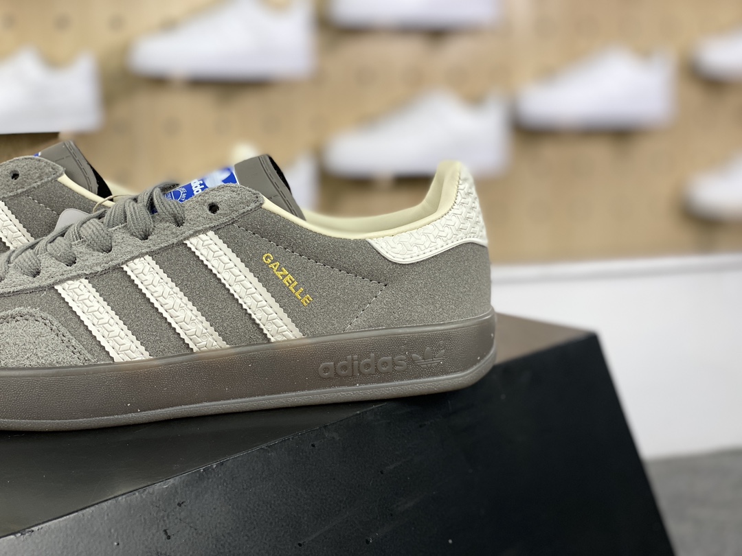 140 阿迪达斯Adidas Gazelle Indoor Trainers 羚羊内训系列低帮板鞋“翻毛铁灰白生胶底”IF1807