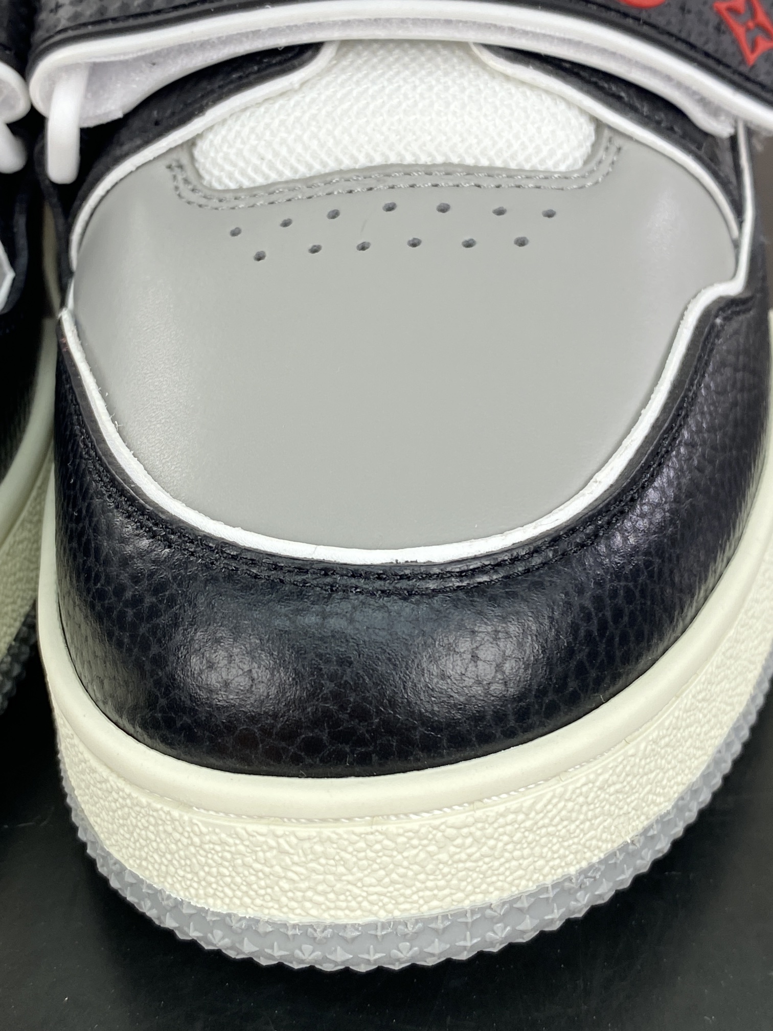 380 Louis Vuitton Trainer Sneaker Low 运动系列低帮复古百搭休闲运动文化篮球板鞋