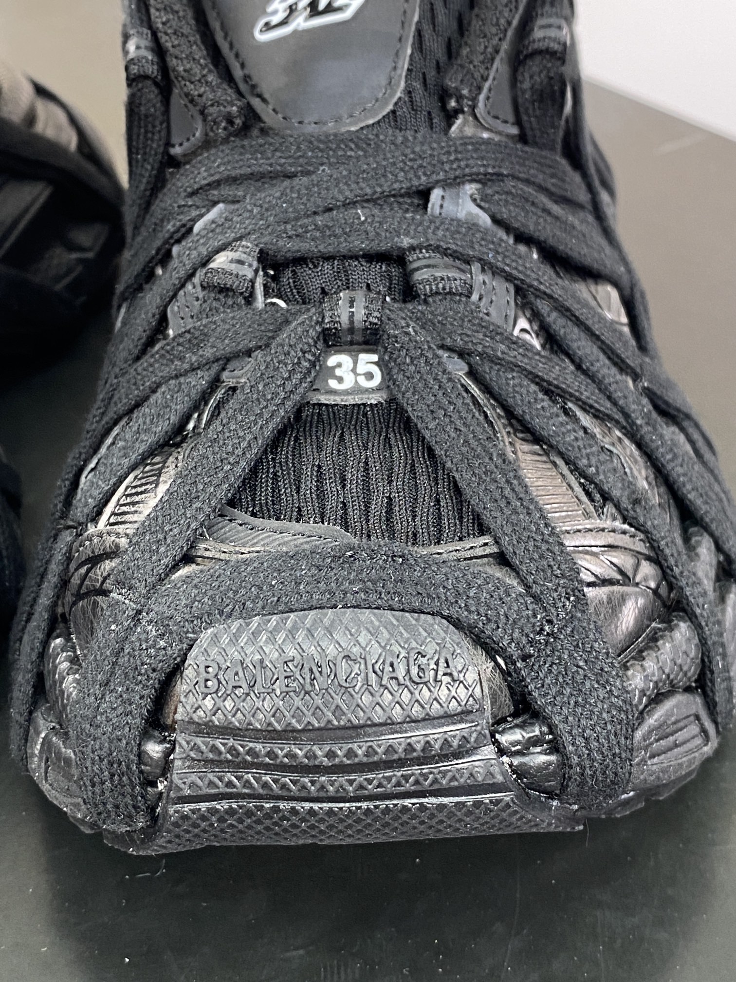 500 巴黎世家BALENCIAGA 3XL Extreme Lace Sneakers 3+系列低帮慢跑鞋“网织全黑绑绳木乃伊”778697 W3XLL 0125