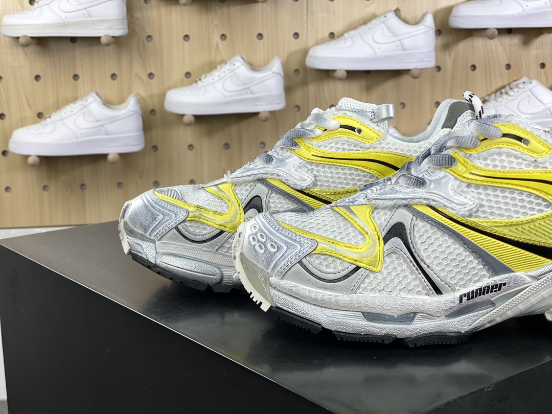 500 巴黎世家BALENCIAGA Runner Sneaker 3.0慢跑鞋“解构破坏白黑浅黄3.0”779064 W3RXP 9710