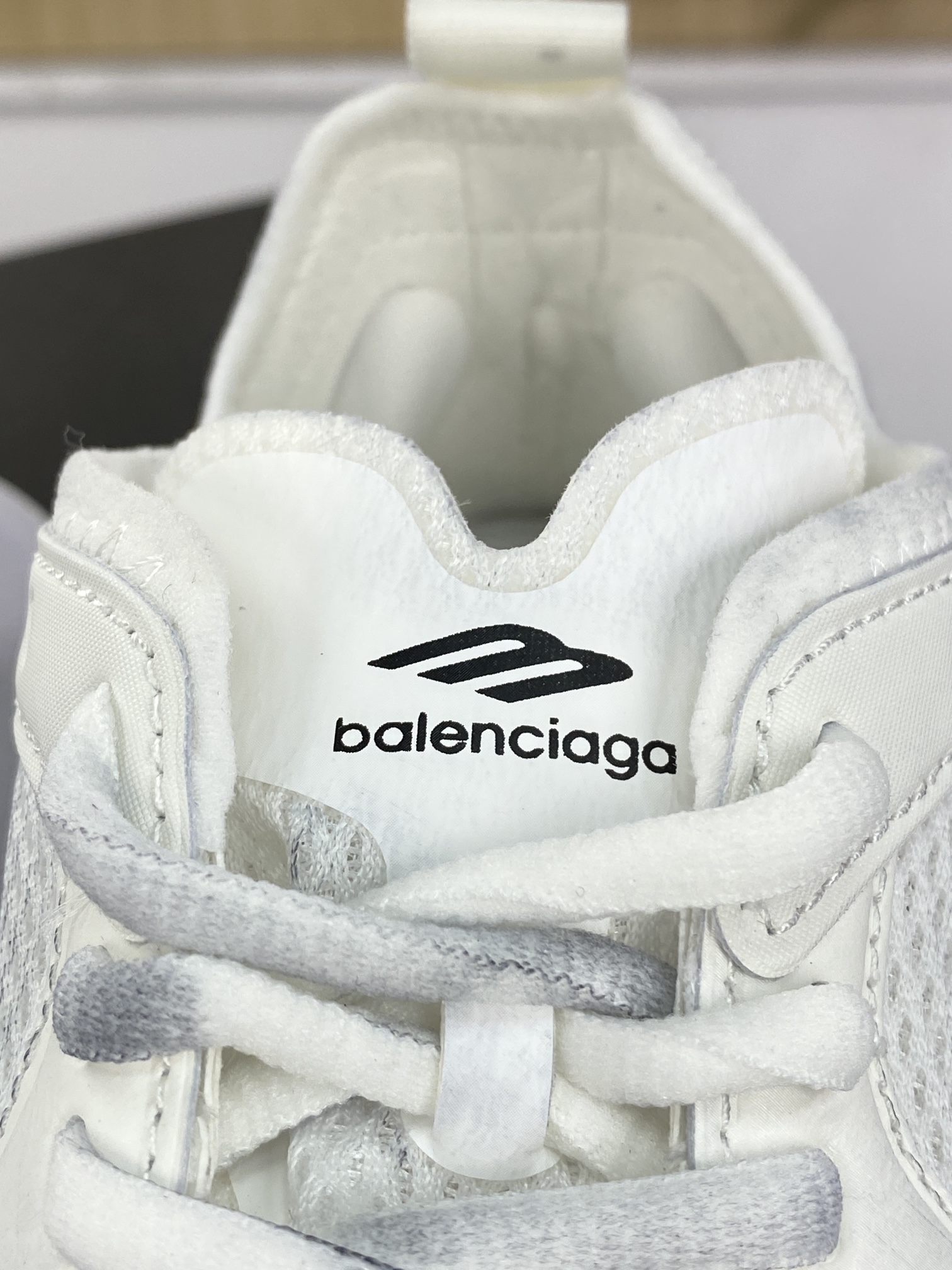 360 巴黎世家BALENCIAGA Circuit Sneakers 环道系列低帮慢跑鞋“网织武士白黑LOGO”793944 WFLGY 0120