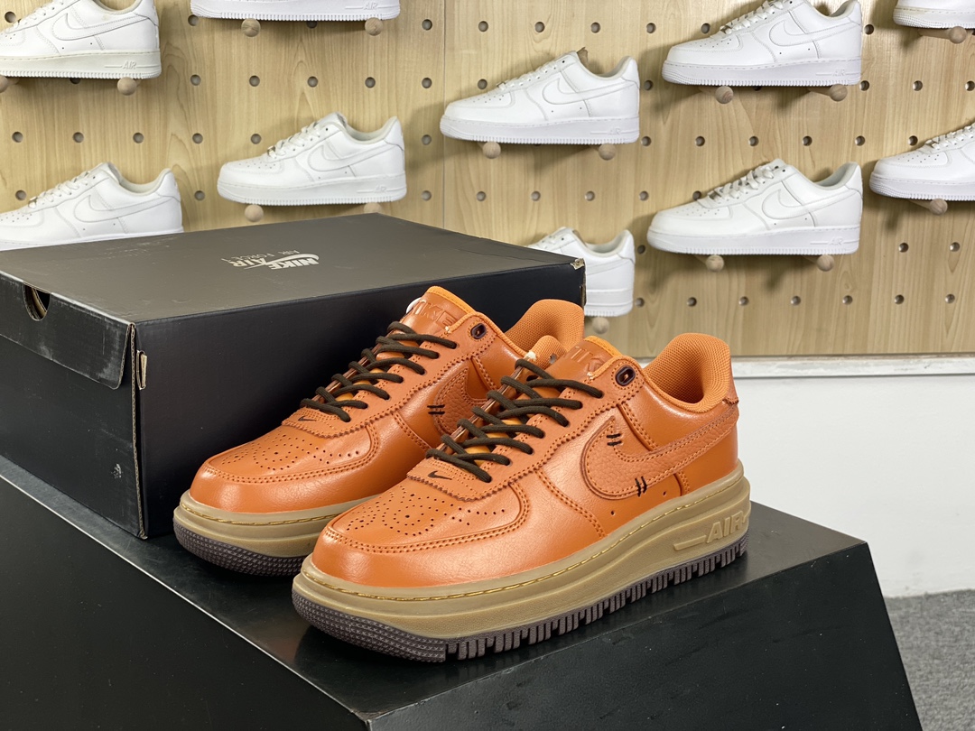 220 耐克Nike Air Force 1 Low Luxe”Burnt Sunrise”空军一号板鞋“皮革太阳橙雕花布洛克”DM2451-800