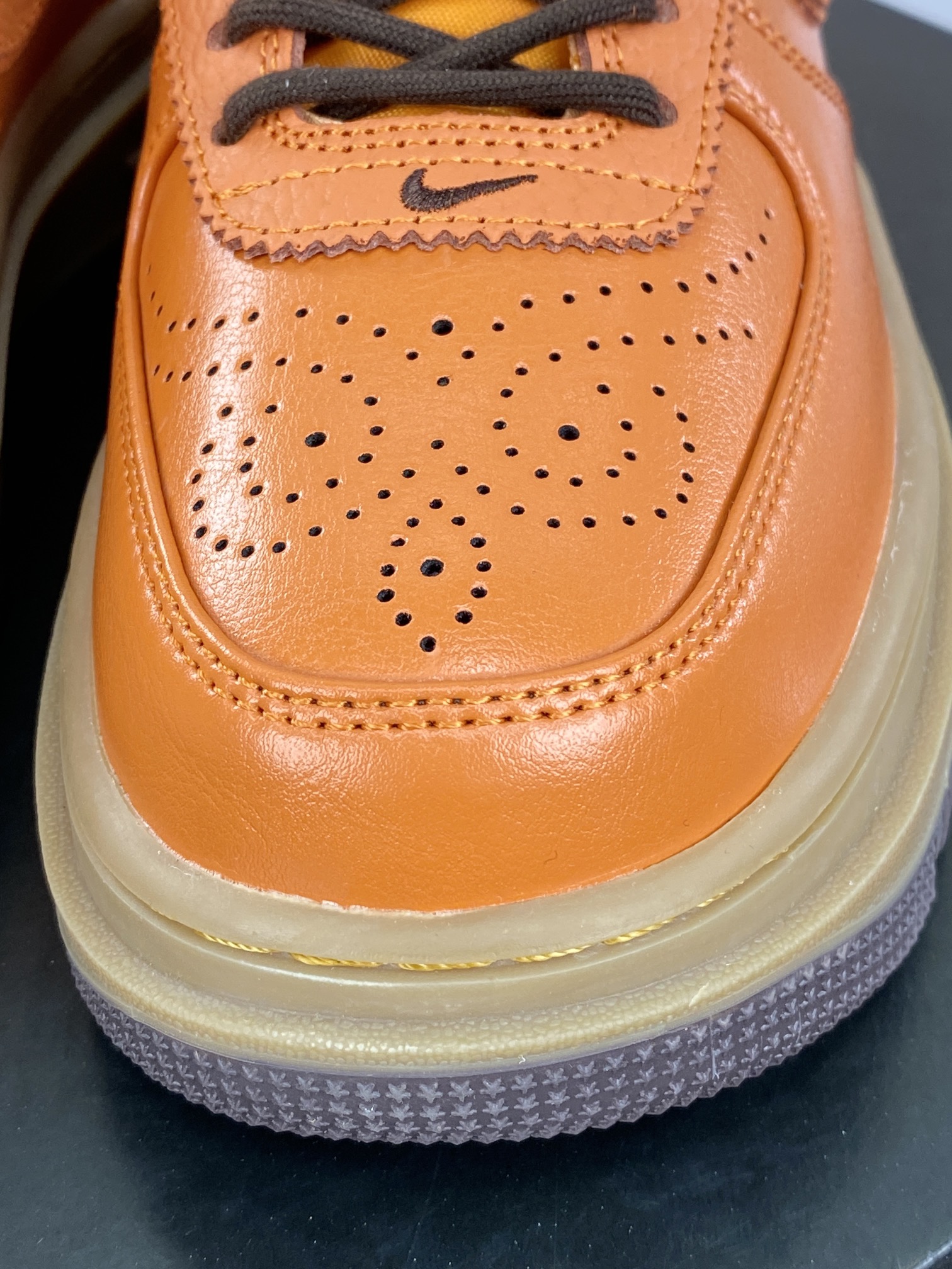 220 耐克Nike Air Force 1 Low Luxe"Burnt Sunrise"空军一号板鞋“皮革太阳橙雕花布洛克”DM2451-800